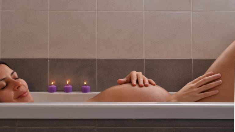 Disfruta tu embarazo en una bañera jacuzzi