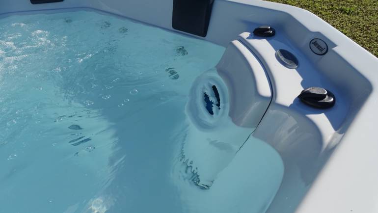 ¿Cómo mantener tu piscina de hidromasaje limpia y en buen estado?