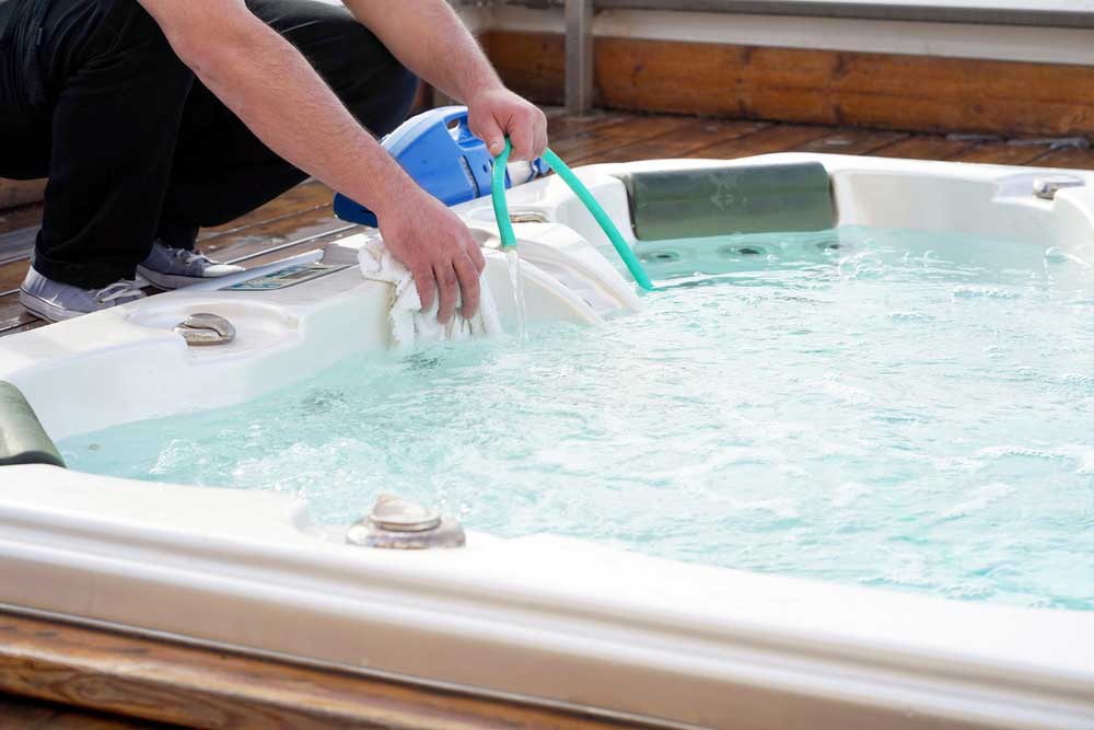 ¿Cómo mantener tu bañera de hidromasaje limpia y en buen estado?